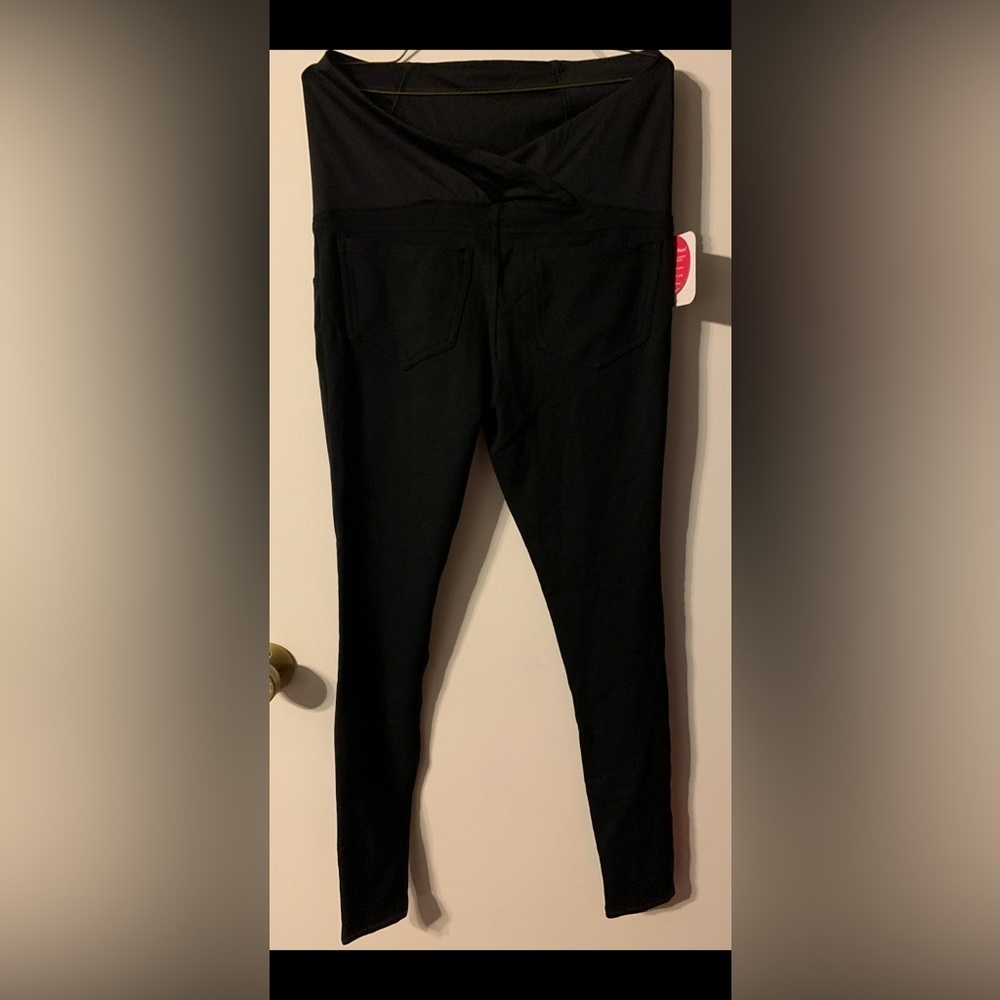Maternity Leggings. Ingrid & Isabel. CROSSOVER Size SMALL -Black (Ebony). Pants - Picture 2 of 4